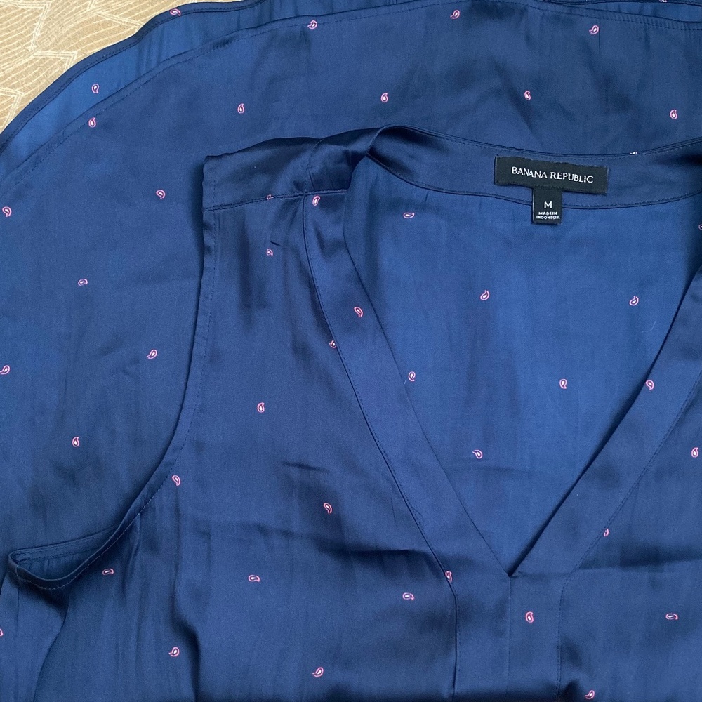 Banana Republic Navy Y-Neck Professional Sleeveless Blouse